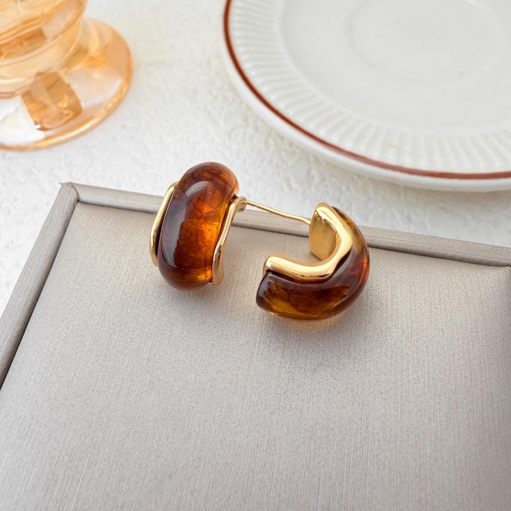 Silver Needle Clover Stud Earrings: Retro Hong Kong Style, Elegant and Fashionable Women's Luxury Jewelry.