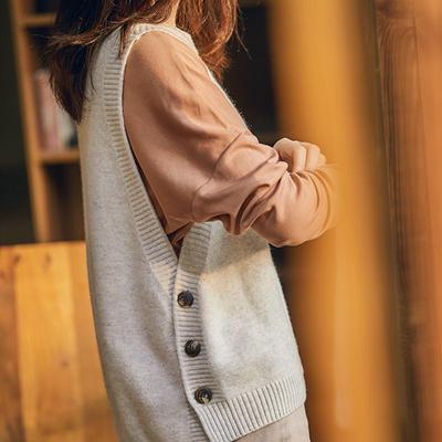 Damen-Weste aus Wollstrick im College-Stil – Rundhalsausschnitt, Weste mit Knöpfen, lockere Passform, große Größe, Herbst-/Winterkollektion.