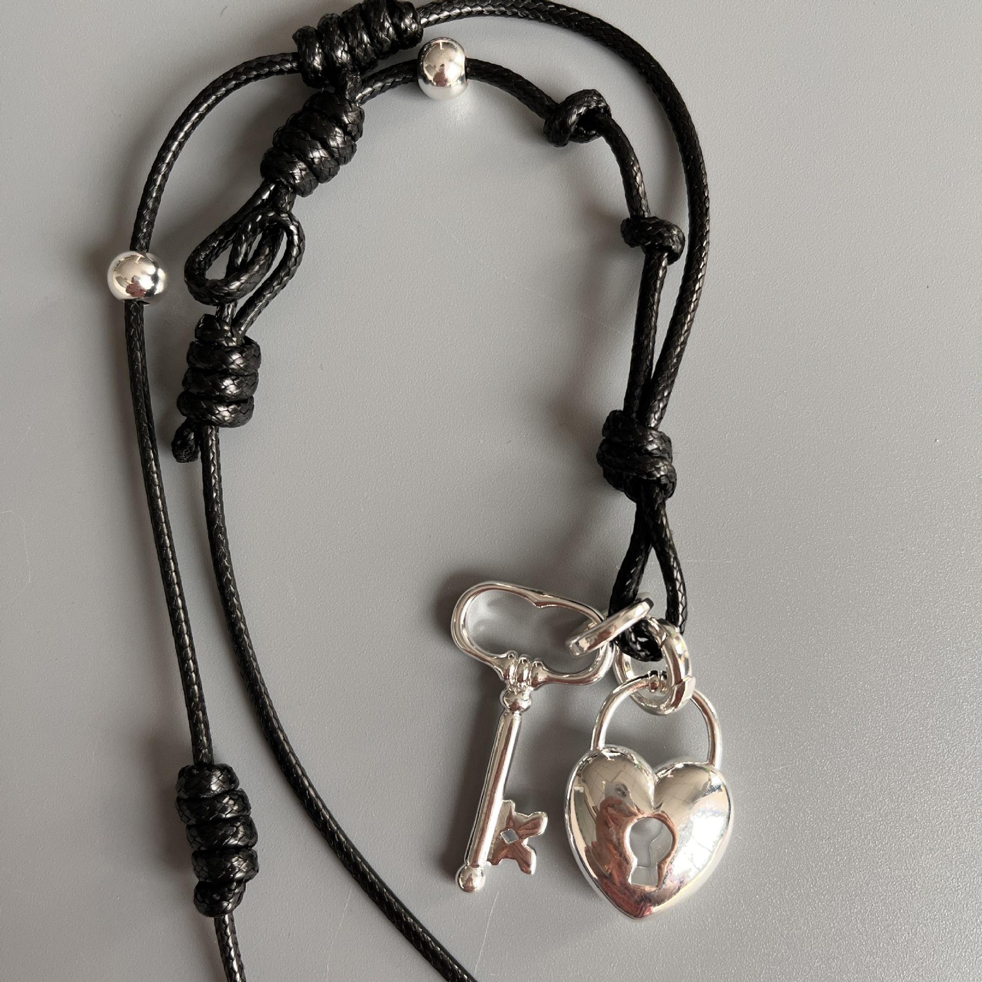 

Ожерелье с полым ключом любви, осенне-зимняя цепочка для свитера, длинная подвеска, нишевый дизайн, чувство моды, новые женские аксессуары