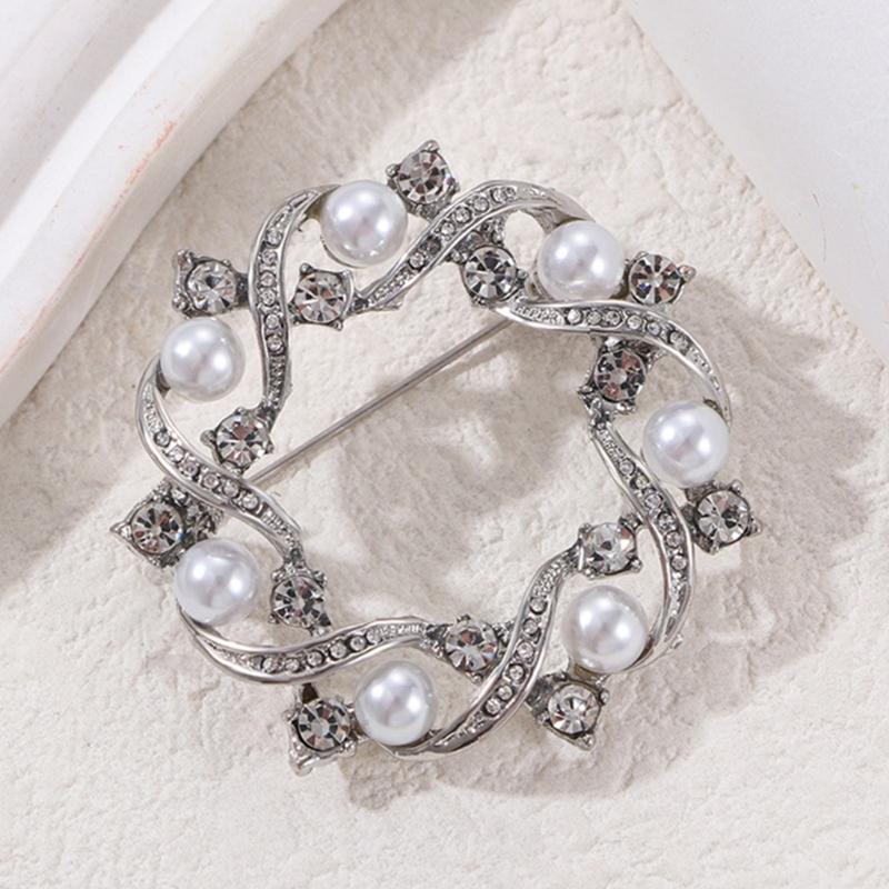 All-Matching Lapel Pins Fashoin Pearls Wreath Brooch Round Pins Elegant Badge Breastpin Decoration Clothes Accessories