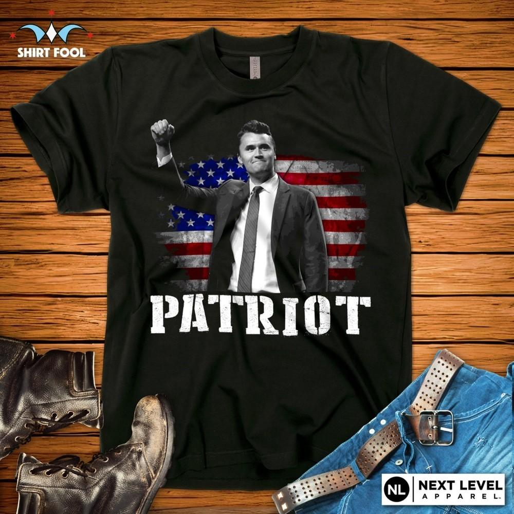 CHARLIE KIRK ***PATRIOT*** ALLE GRÖSSEN S-4XL SCHNELLER VERSAND Unisex T-Shirt