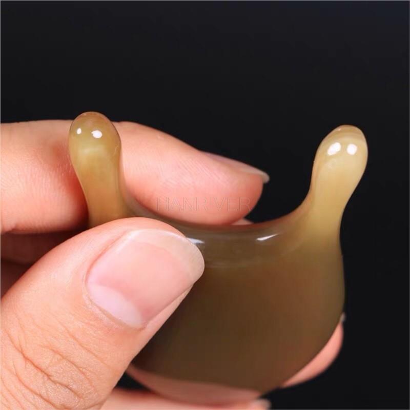 Cow horn eye scraper, natural yellow cow horn flat nasal bridge massager, dual-use small U-shaped nasal bridge