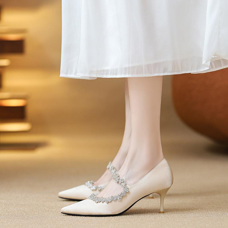 

Horse skirt, national style cheongsam, shoes for women s summer light-colored thin heel, elegant rhinestone high heels, pointed tip 2025 34