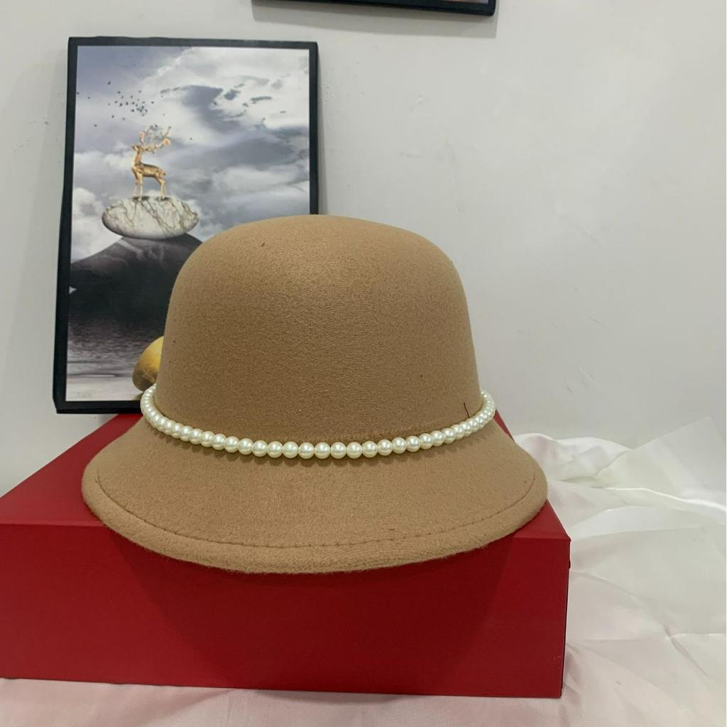 New daughter white rich beauty pearl French top hat women's winter Hepburn style elegant styling basin hat self-operated