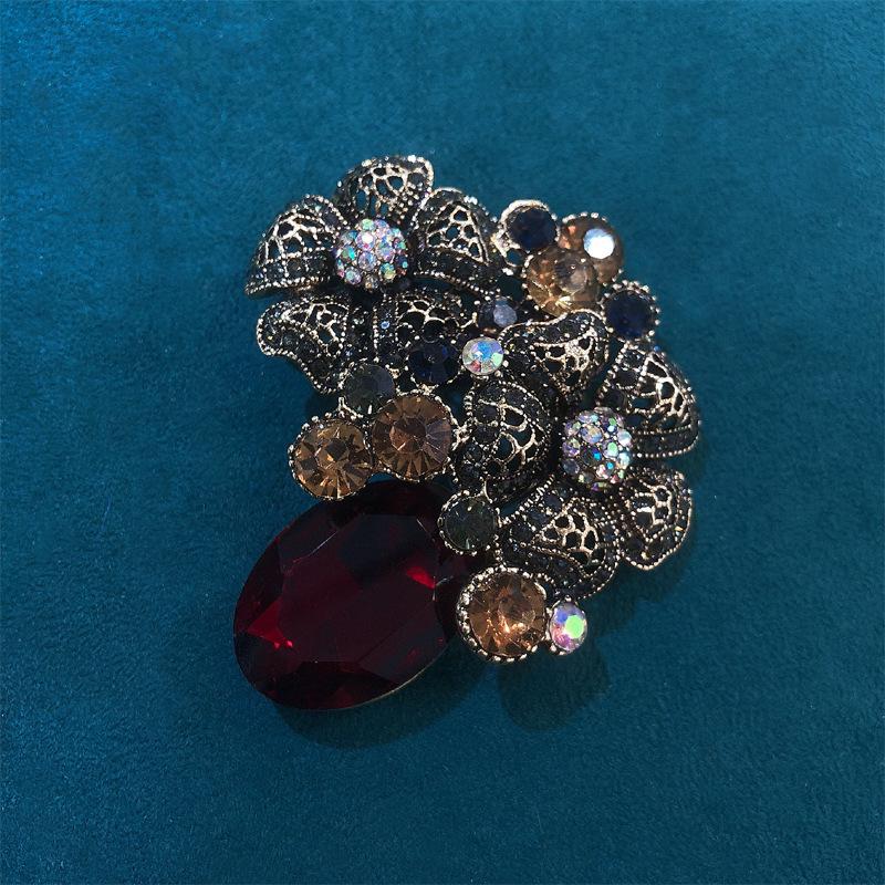 

Retro French Rhinestone Flower Brooch for Men s Suit Jacket – Elegant Corsage Pin for Banquet or Decoration Accessory