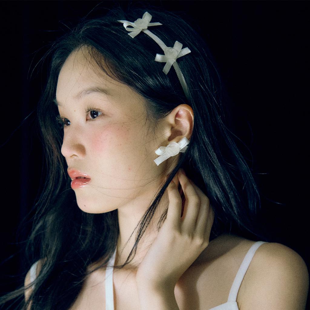 Lovuee Frost Cream Rose Hairband
