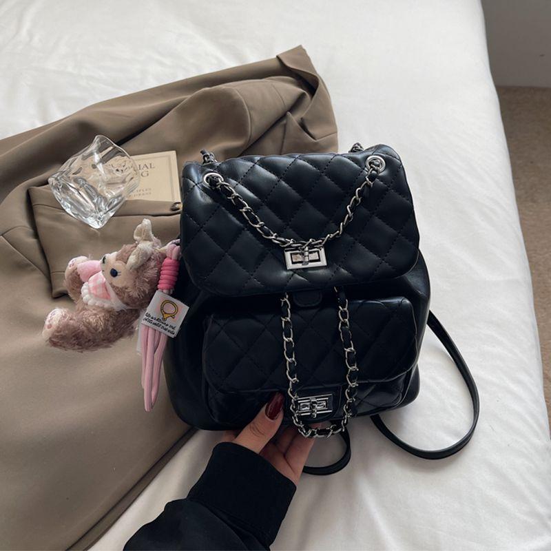 

Blue Classic Style Mini Chain Backpack Women s 2025 New Summer High-Grade Niche Non-Collision Backpack Black + pendant