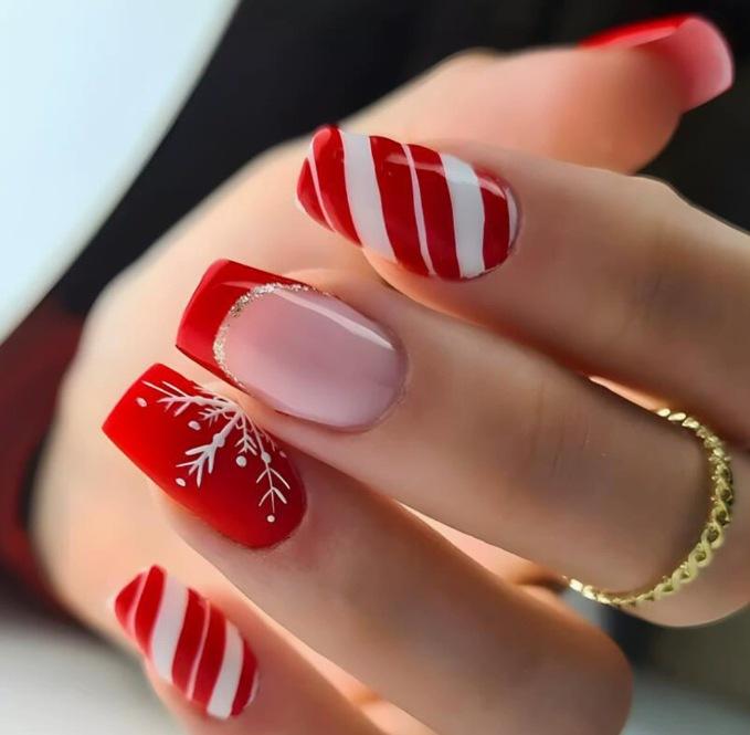 24 Wearable Nail Pieces Nail Art Wearable Nail French Snowflake Lines False Nail Extension Removable Nail *3pcs
