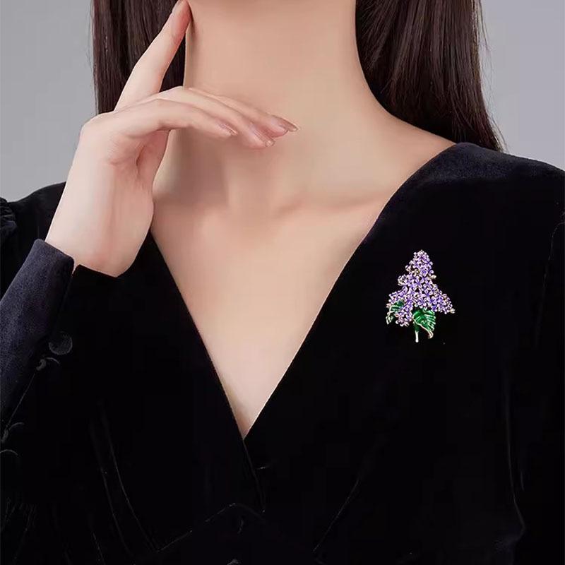 Purple Lilac Brooch, High-end Feminine Charm, Enamel Brooch, Niche and Sophisticated, Anti-glare Pin