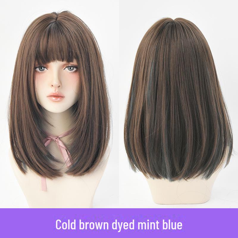 

Парик средней длины с градиентным эффектом и легкими завитками