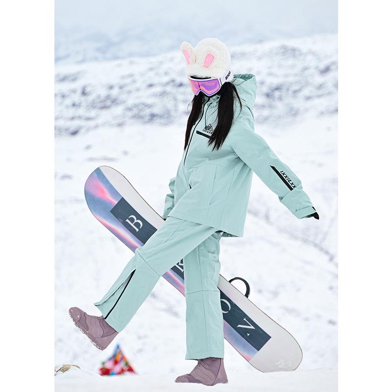 Women's Influencer Style Ski Suit: Padded Jacket with Hood