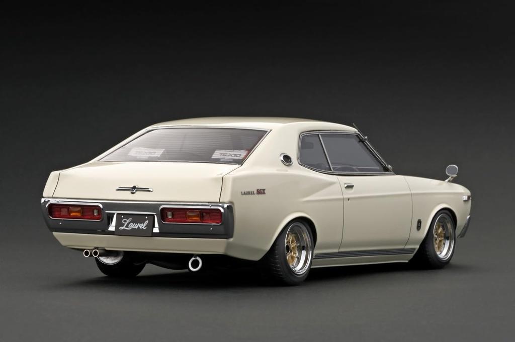 Ignition Model Nissan Laurel 2000SGX White Finished Product 1/18 (C130)