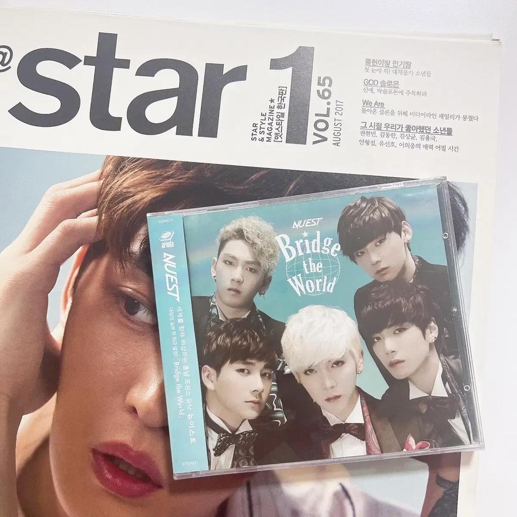 Das erste offizielle japanische Album von NU'EST ist ungeöffnet.