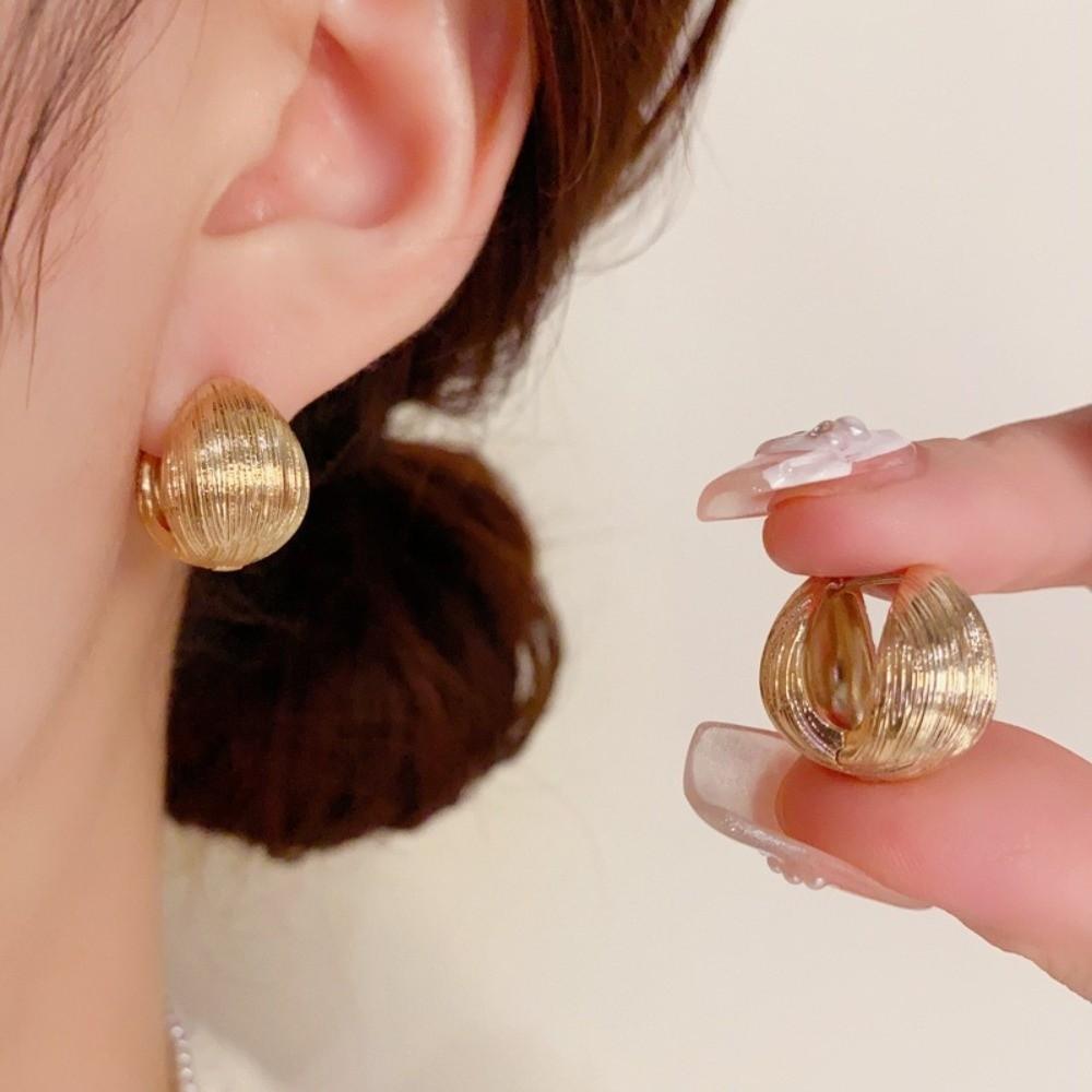 Trendy Style Matte Finish Vintage Earrings Gold Plated Geometric Design Ear Clip Curved Shape Ball Earrings Women Jewelry