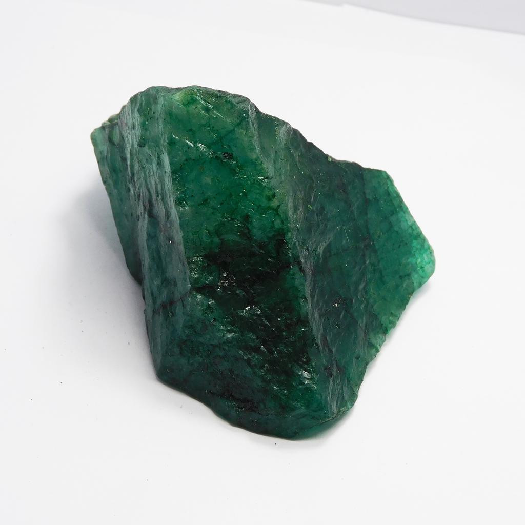 Natural Green Emerald Loose Gemstone Uncut Rough 127 Ct for Lapidary and Gem Collections