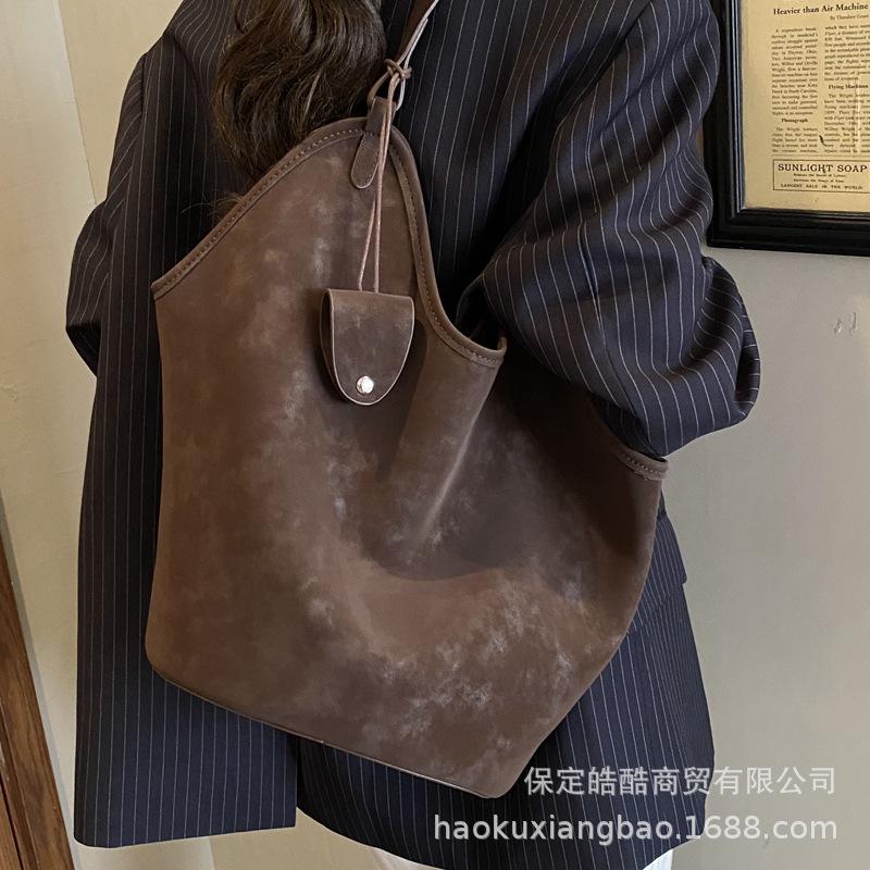 Large capacity bag women's bag 2025 new autumn and winter versatile commuter shoulder bag fashion and high sense portable tote bag
