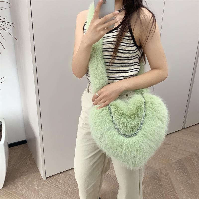 Women Winter Faux Fur Heart Shoulder Bag Soft Plush Chain Crossbody Purse Warm Fluffy Clutch Handbag