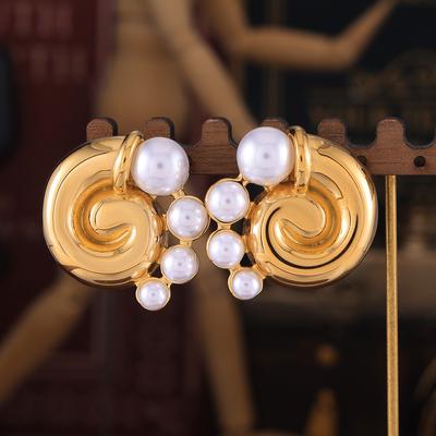 Nischen-Fadenwirbel-Imitationsperlen-Ohrringe Retro-Temperament-Design Beliebte Ohrringe Titanstahl plattiert 18K Gold Frau