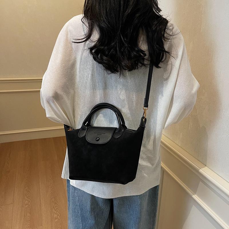 

Lightweight portable small square bag, simple atmosphere casual shoulder bag, adjustable shoulder strap commuter messenger bag 30*10*17 чёрный