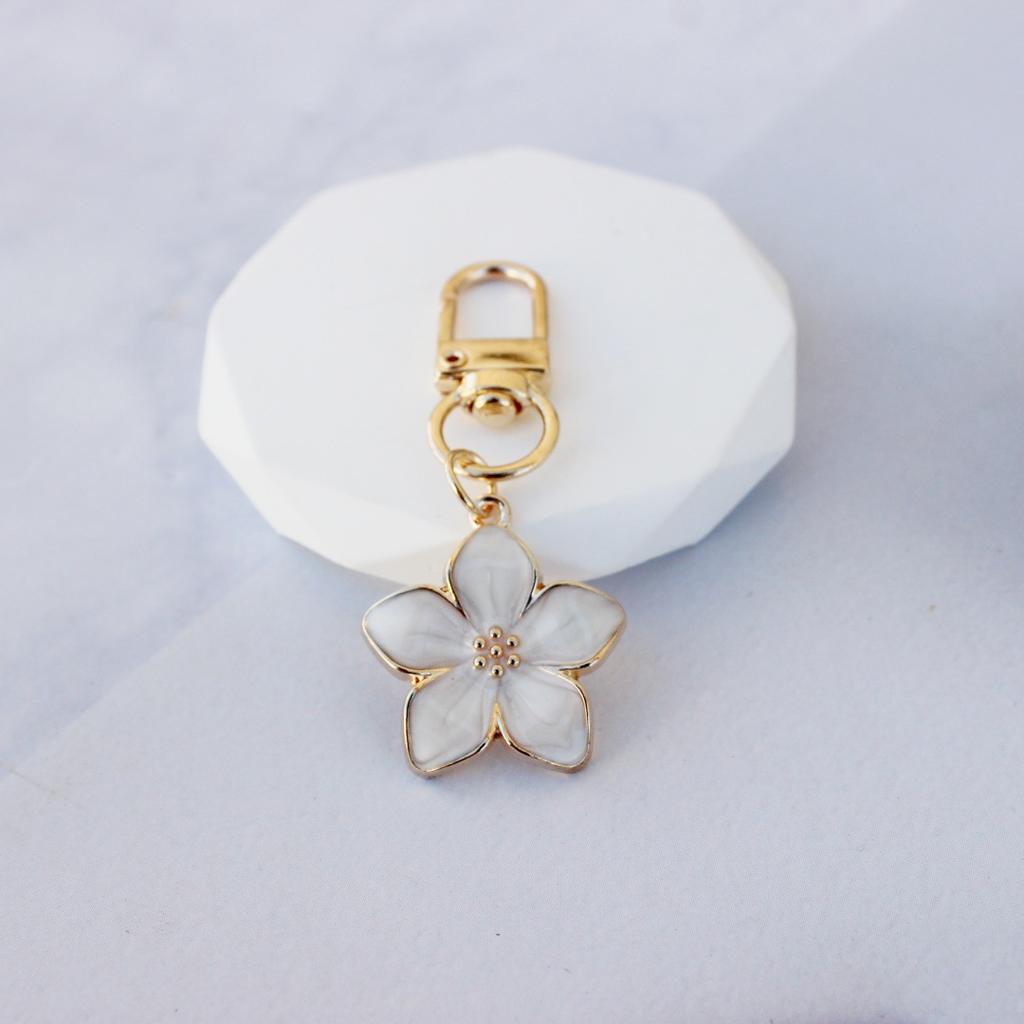 New Lovely Sakura Flower Keychain Pearl Charm Enamel Jewelry Decor Women Bag Charms Key Ring Car Keychain Decor Accessories