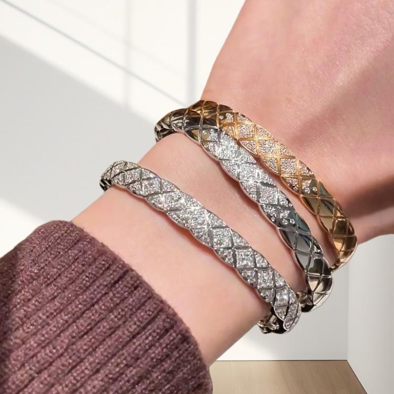 2026 klassisches Rautenmuster Vollbohrer Armband Damen leicht luxuriös High-End breit und schmal vergoldet 18K Diamant Partnerarmband