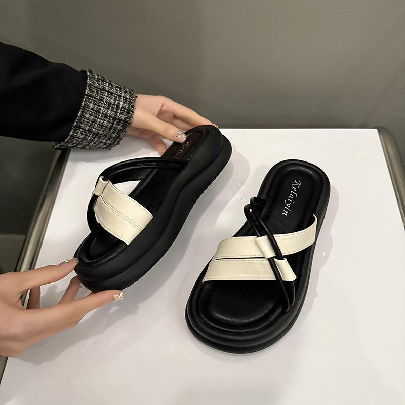 Platform slippers women's 2025 new summer cross-strap beach shoes out of the street fashion sandals