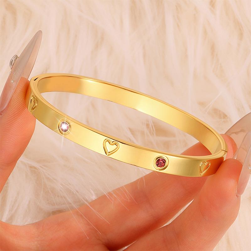 Love Diamond Engraved Bracelet - Elegant and Luxurious Fashion Titanium Steel Bracelet for Women, Handcrafted Jewelry