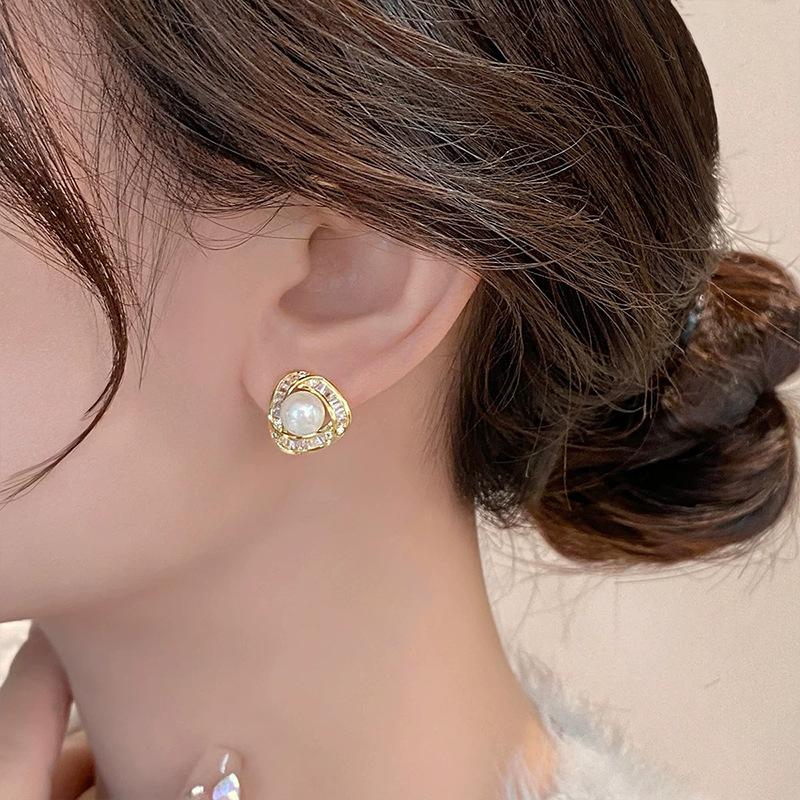 

Sparkling zircon square earrings light luxury high-end pearl stud earrings simple commuting temperament ear clips no ear piercings ins