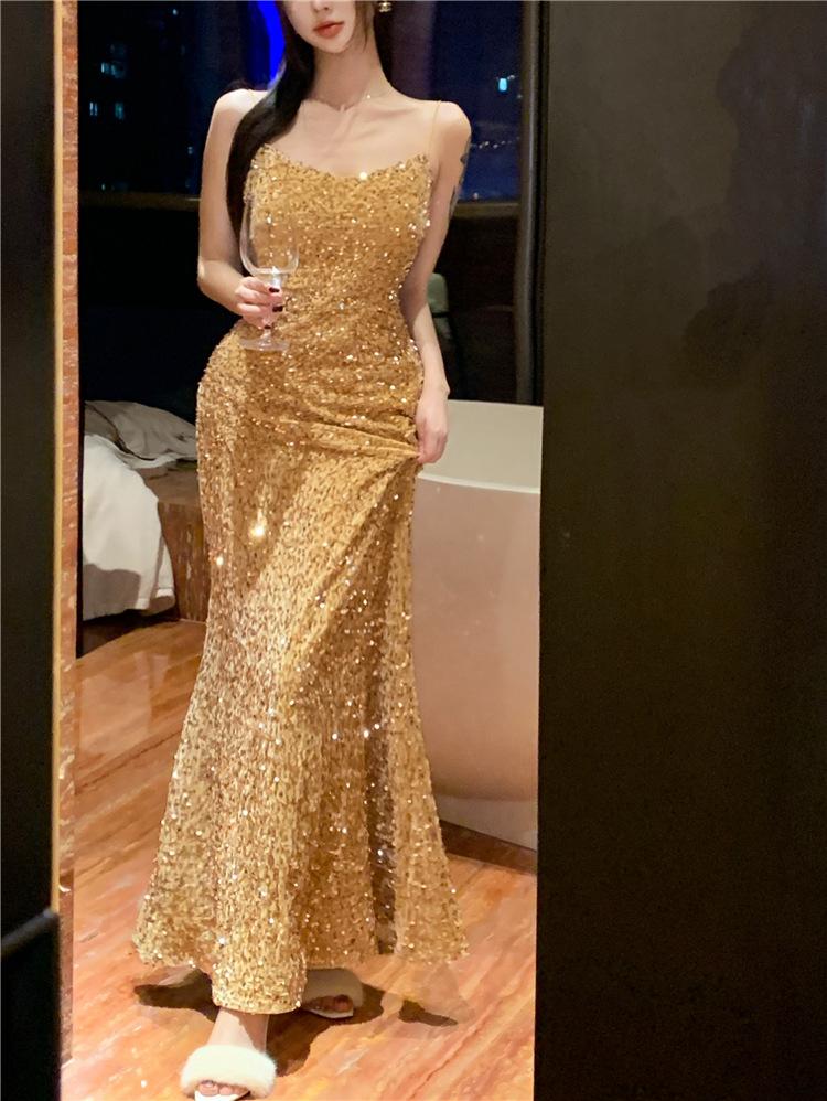 French Temperament Celebrity Suspender Dress, the New High-end Sense Is Super Good-looking, with Sequined Banquet Hip Skirt.