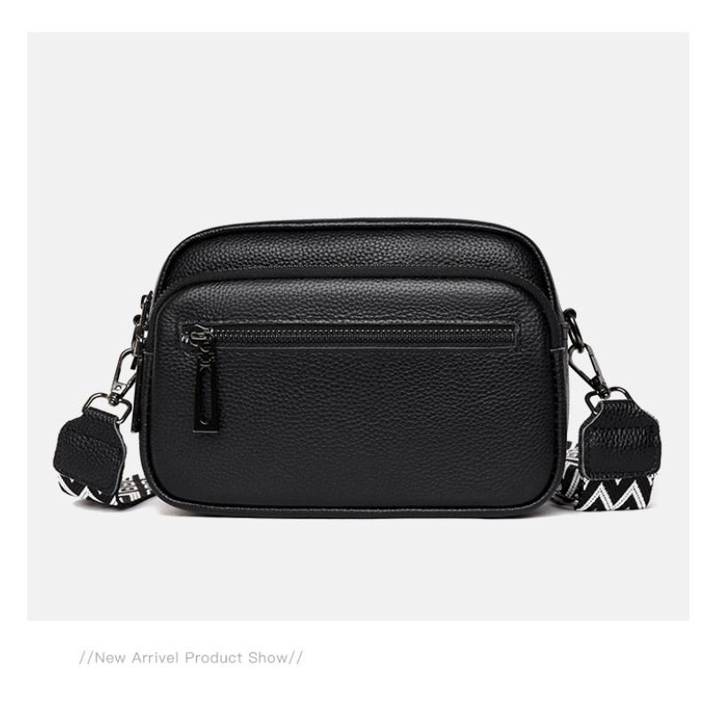 New Bag Women's Niche Fashion Messenger Bag Simple and Versatile Mommy Shoulder Armpit Bag Large Capacity Women's Bag