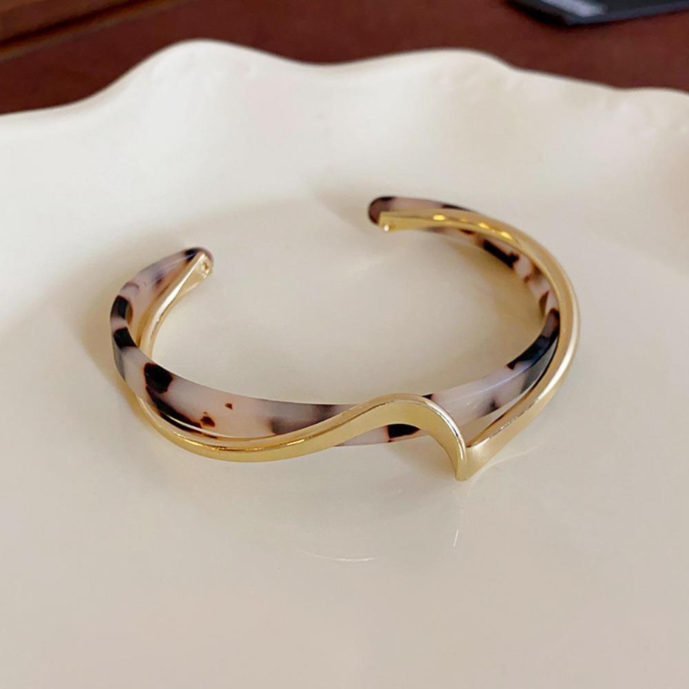 European and American Simple Bracelets, Arm Rings, Niche Cold Wind Temperament Bracelets, High-end Sense and Versatile Jewelry.