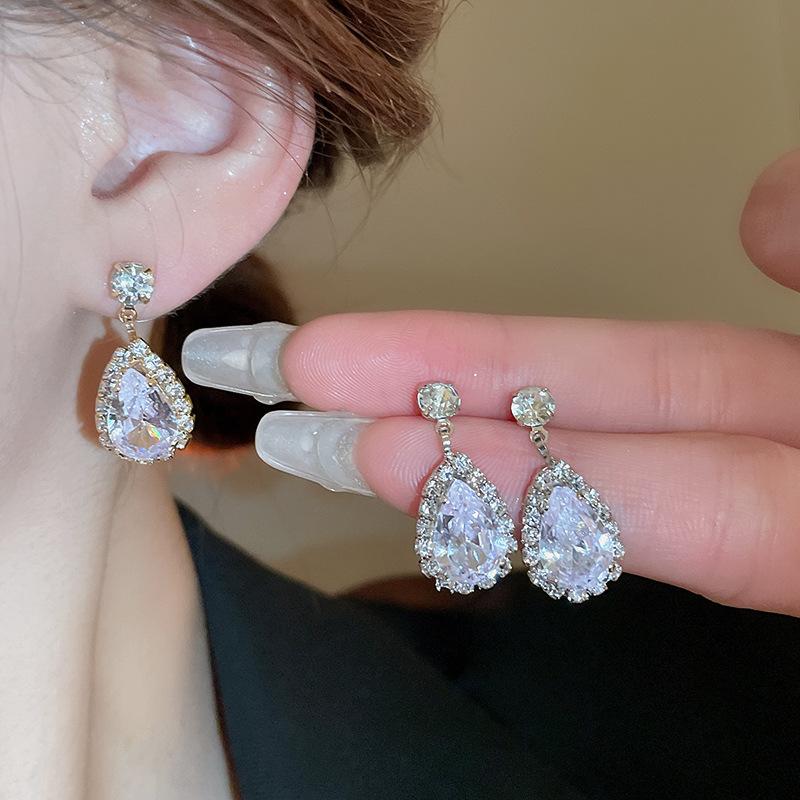 GemChic - Conjunto de dos piezas de collar y pendientes con colgante y gotas de cristal vintage y brillantes para mujer, regalo de cumpleaños y Navidad