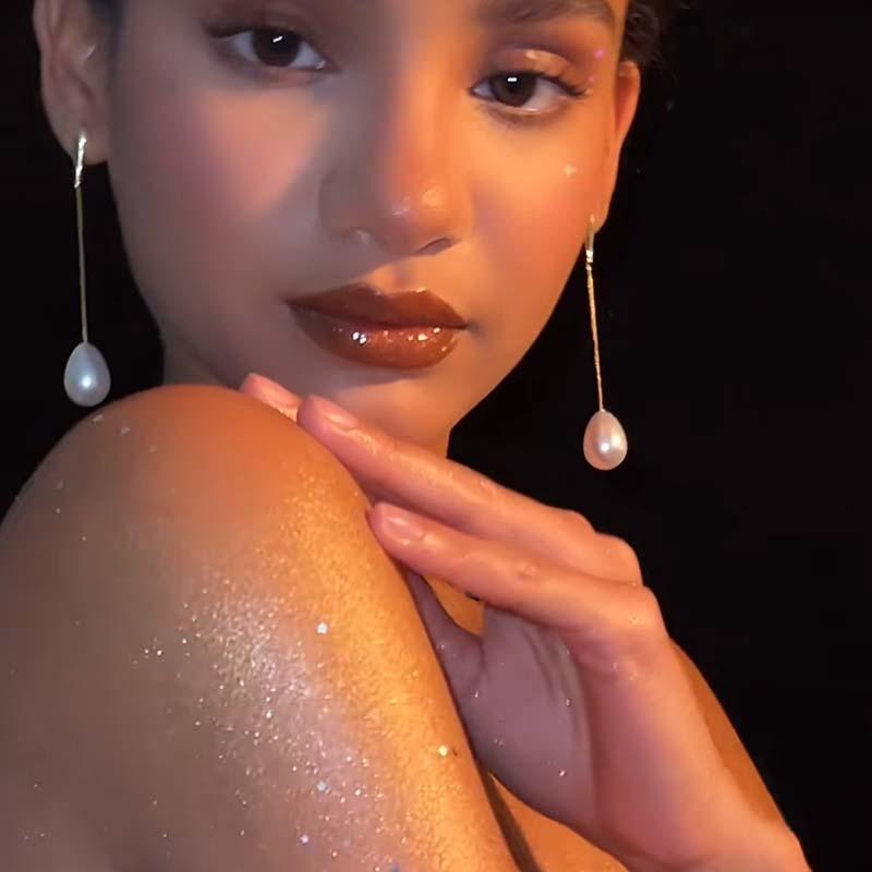 Cappuvini Peach Body Glitter Spray Diamond Sparkling Highlighter Liquid Champagne Bronzer Shimmer Full Body Shiny Cosmetics 65G