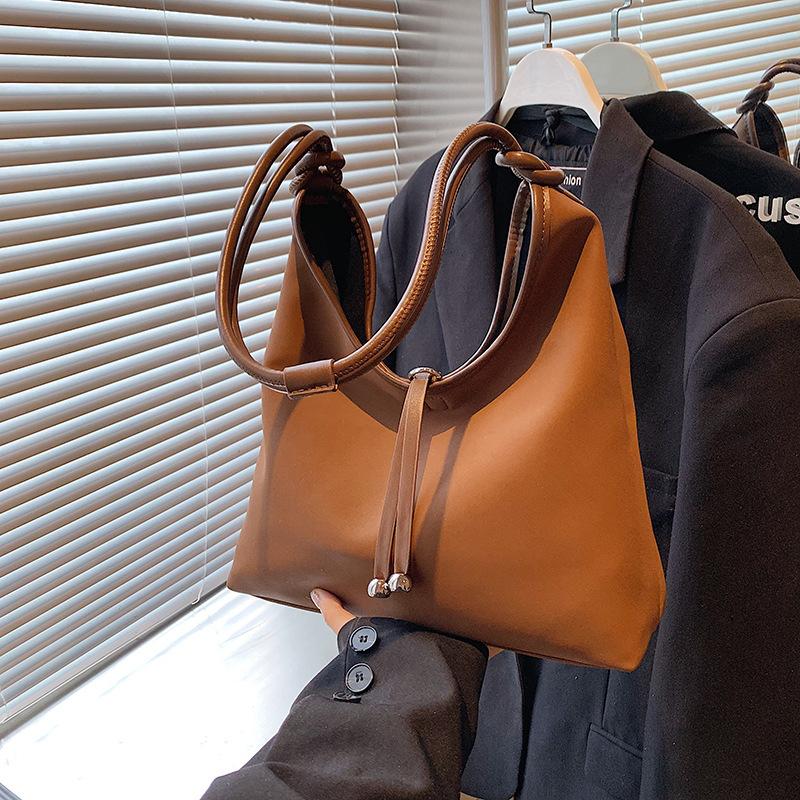 Women Faux Suede Large Capacity Underarm Bag New Autumn Winter Fashion Retro One Shoulder Bag Versatile Commuter Tote Bag