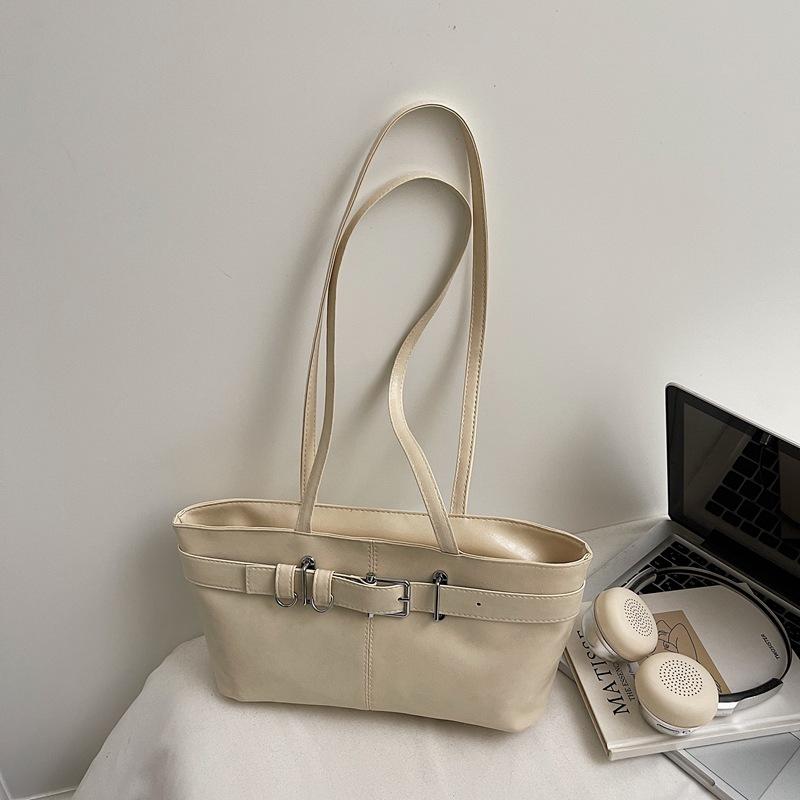 

Осенняя Повседневная Мода Повседневный Локомотивный Ветер 2025 Персонализированная Большая Вместимость Пряжка Ремня Дорожная Простая Наплечная Сумка Под Мышку