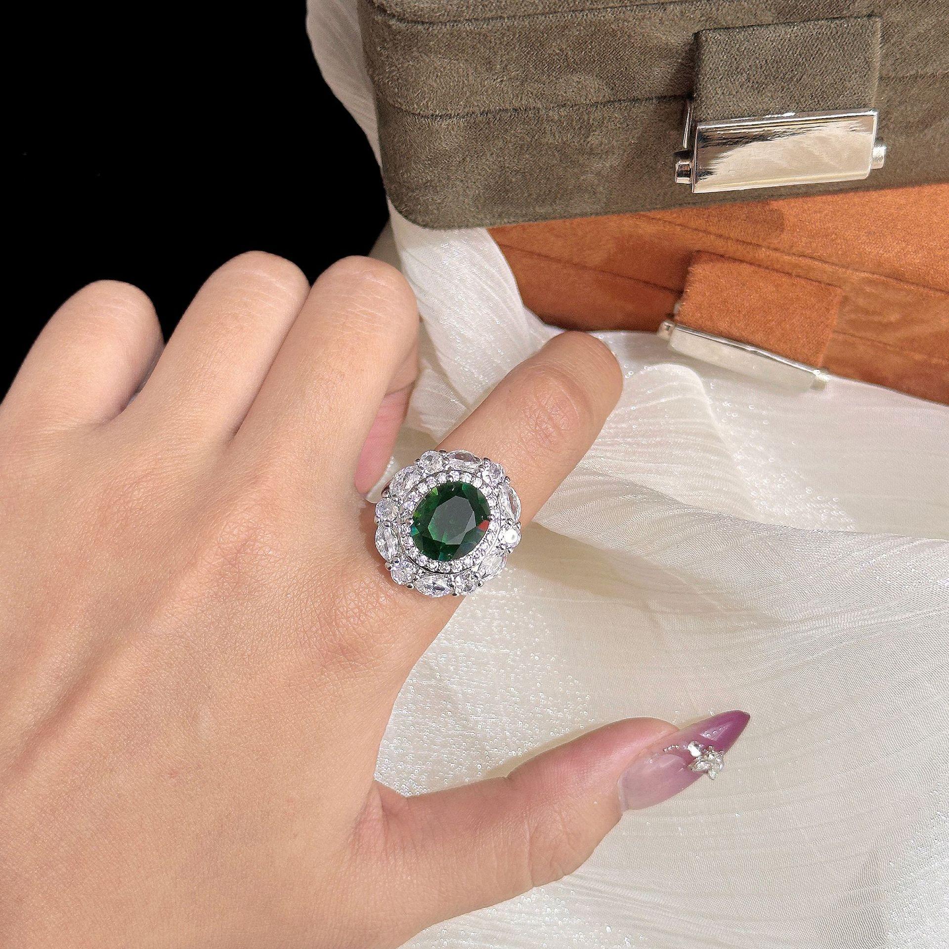 

New product simulation emerald flower stud earrings exquisite ring stud earrings pendant set