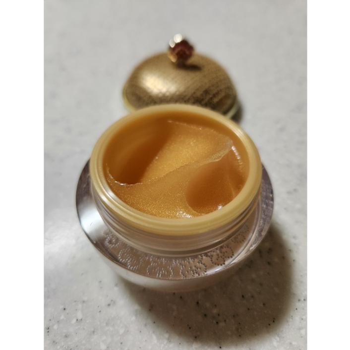 The history of whoo Gongjinhyang Mi Luxury Golden Base – Radiant Glow & Firming Finish, Korean