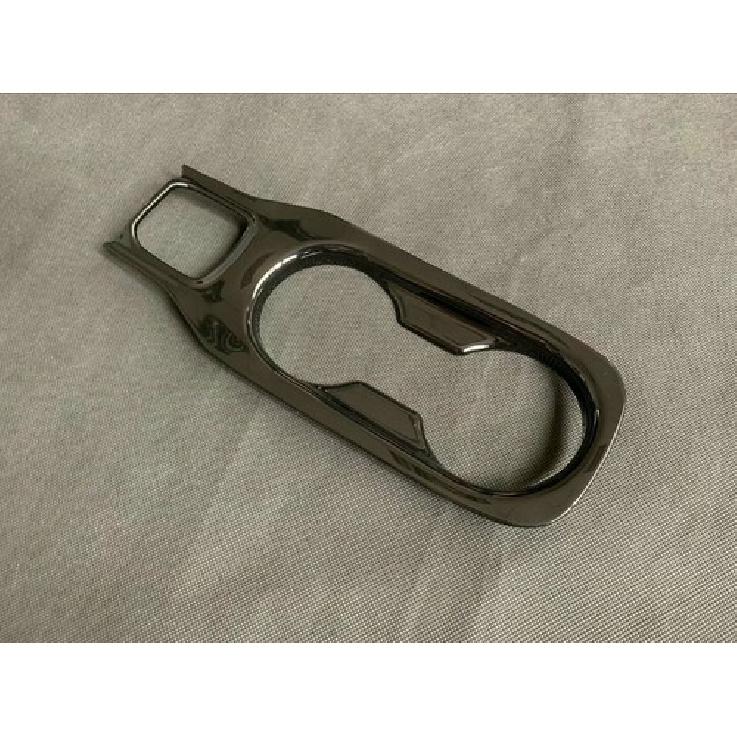 Декоративная накладка на крышку переднего подстаканника Для - Toyota Corolla Hatchback Черный