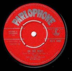 

7-дюймовая пластинка CLYDE VALLEY STOMPERS - On The Beat 45R4985 PARLOPHONE 1963 UK Джаз Б/У