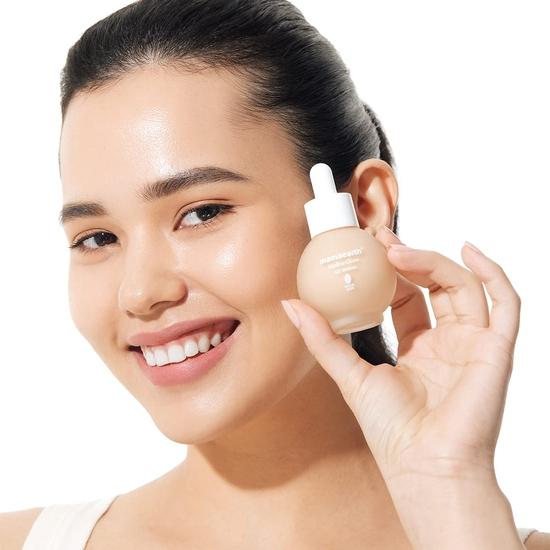Mamaearth Hydra-Glow CC Serum med vitamin C og hyaluronsyre - 01 Vanilla - 30 ml