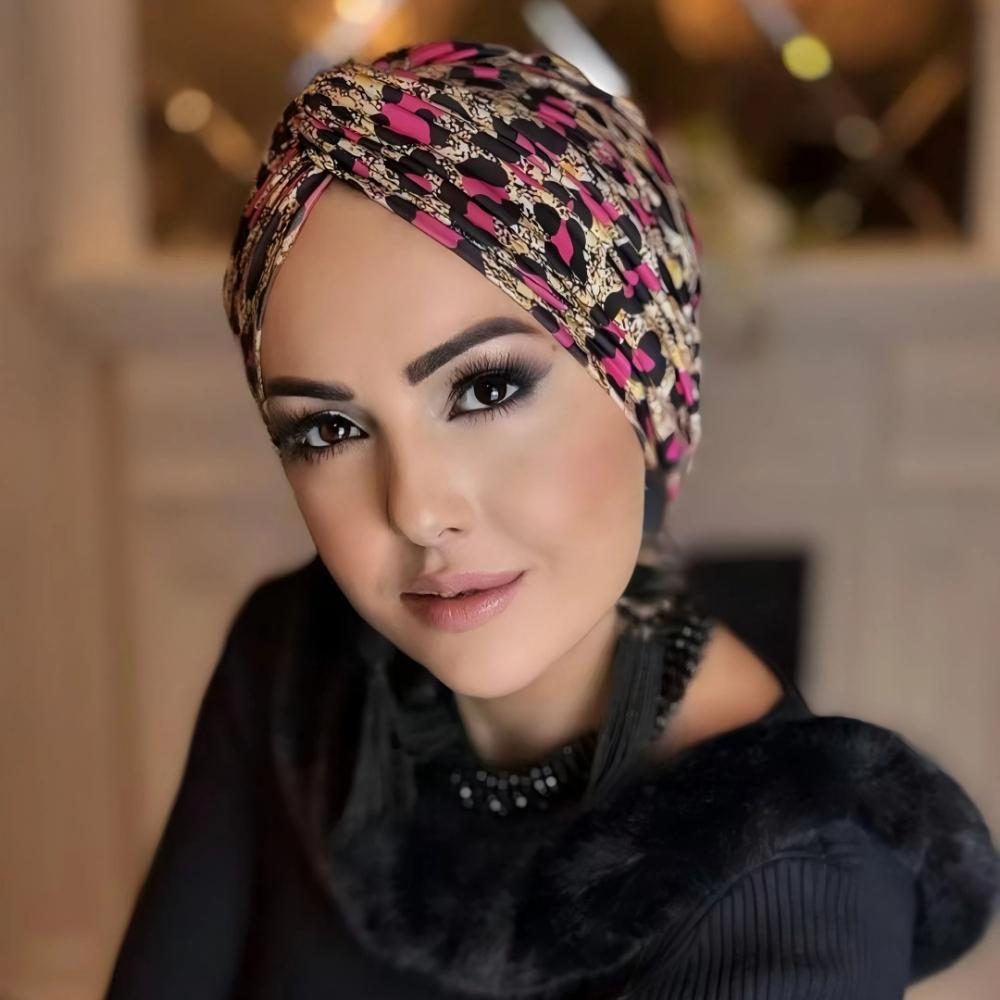 

1PCS Women Headscarf French Retro Style Light Luxury Patterned Headscarf Matching Exudes Temperament