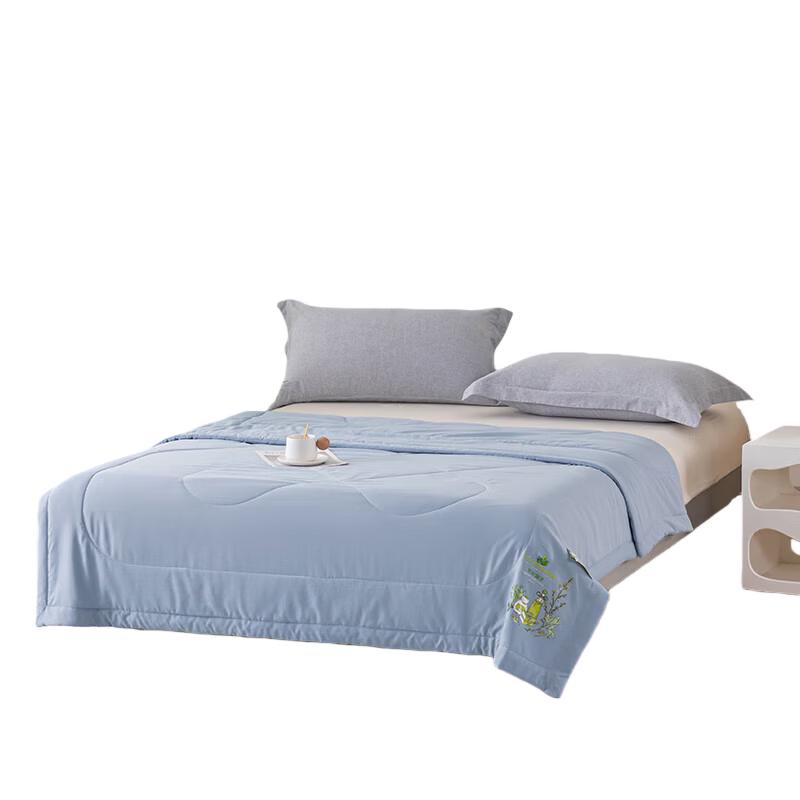 

Uchino All-Season Air Conditioning Quilt