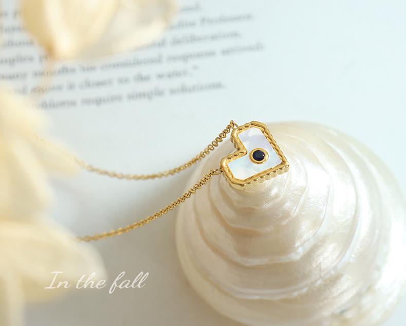 Elegant Heart Pendant Necklace with White Mother-of-Pearl and Zircon, Perfect Gift for Girlfriend or Best Friend, Internet Celebrity Style Jewelry.