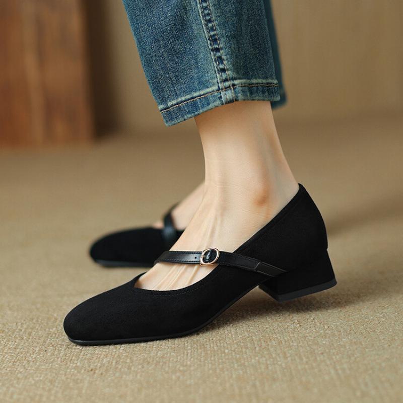 New women's fashion single shoes round head comfortable soft sole large size women's shoes black four seasons wear women's shoes low heel low top shoe