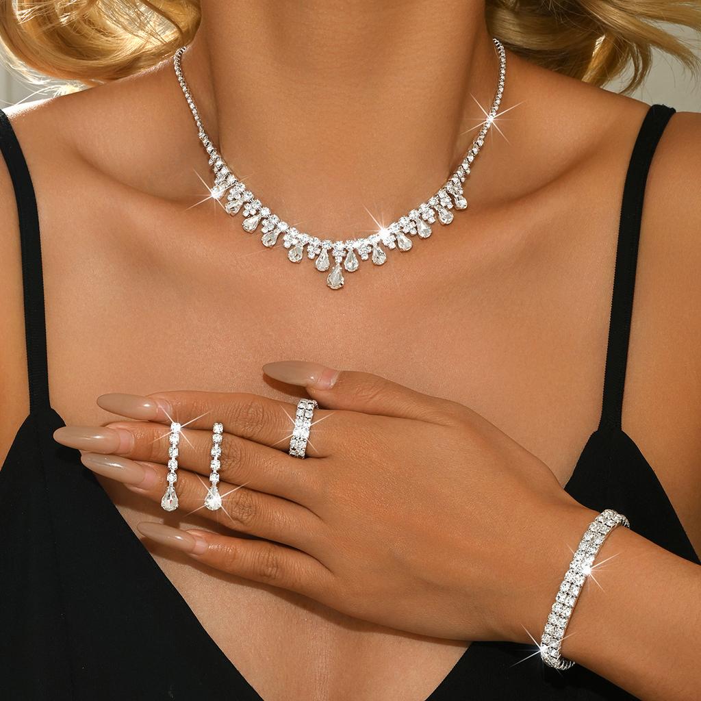 2026 Wind Light Luxury Super Flash Crystal Claw Chain Necklace Women's Banquet Celebration Bracelet Full of Diamond Jewelry Set