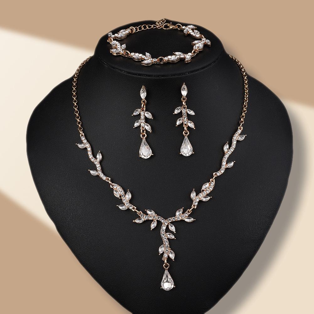 Elegant Women's Crystal Jewelry Set: Necklace, Earrings, Bracelet for Evening Dress