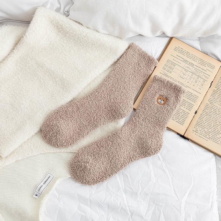 

1 пара шкарпеток для сну з коралового флісу. Домашні шкарпетки. Жіночі осінні та зимові шкарпетки з вишивкою. Милий милий оксамитовий товстий теплий довгий рукав. хакі