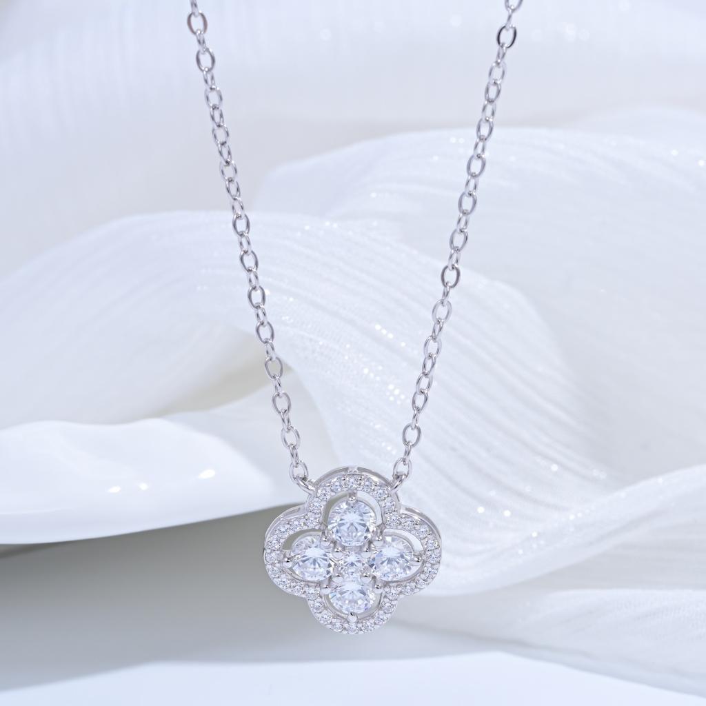 S925 Silver Four-leaf Clover Necklace for Women, Inlaid With Cubic Zirconia, A Light Luxury Clavicle Chain SL42
