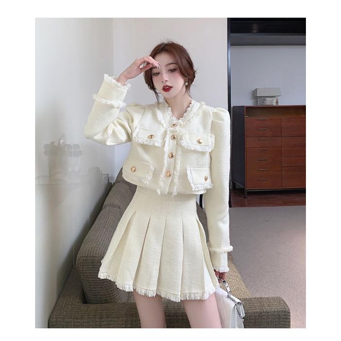 

Шикарный женский костюм во французском стиле: Комплект из двух предметов: куртка и короткая юбка Large