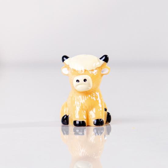 10 sztuk Miniaturowa figurka krowy szkockiej Żywiczna miniatura siedzącej krowy szkockiej Zwierzęta Kolekcjonerska rzeźba Ozdoba na biurko